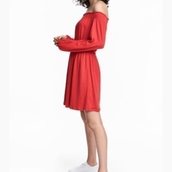 H&M Off-the-shoulder dress Size 4 - Picture 1 of 14